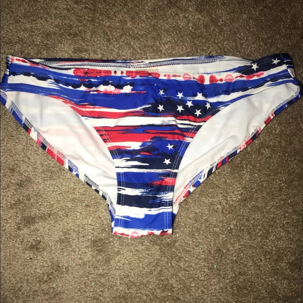 Bathing suits - Picture 5 of 6